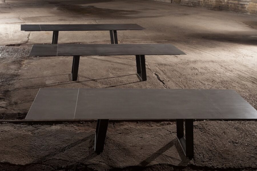 PARALOG fixed or extendable dining table. Ceramic top / steel legs.