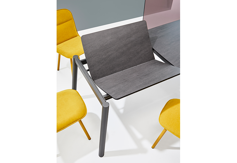 KOLN fixed or extendable dining table. Ceramic top / steel legs. Rectangular.