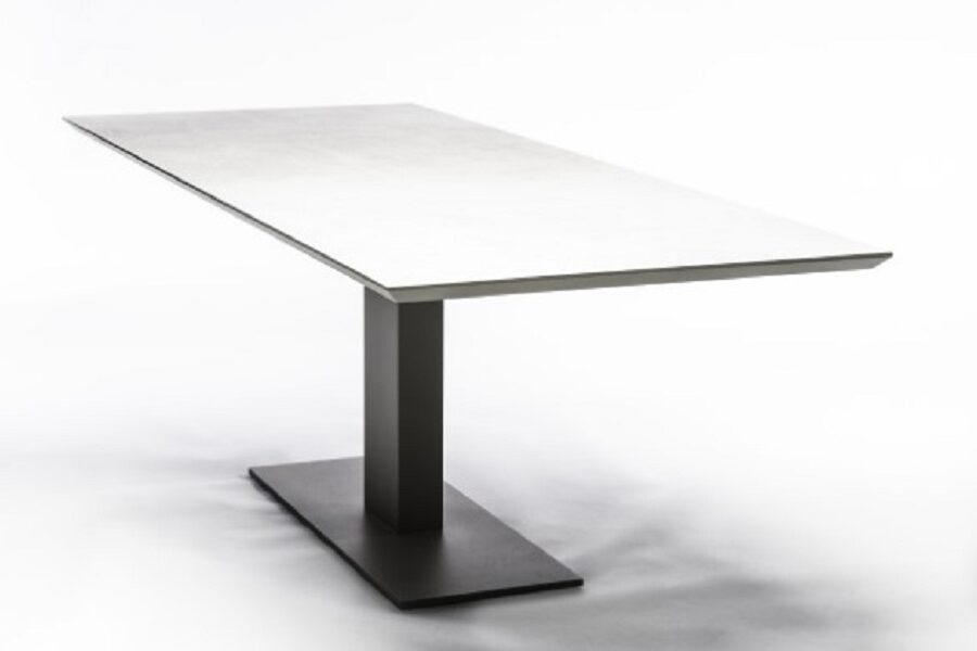 CARRE dining table. Ceramic top / steel central leg. Rectangular. Made to measure.