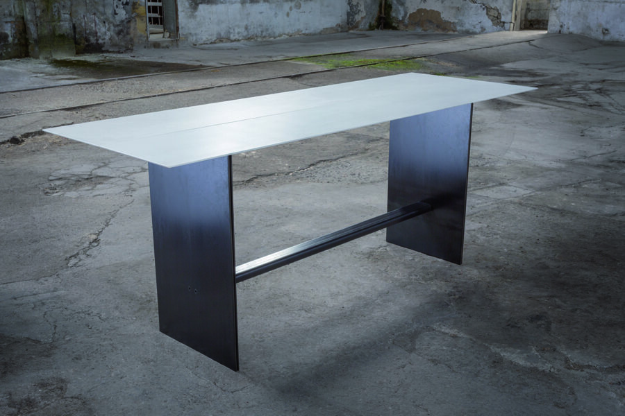 LINEAL fixed counter table. Ceramic top / steel legs. Rectangular.